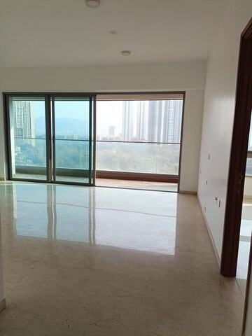 Room in 4 BHK Apartment at Kalpataru Immensa, Kolshet Road – for Sale