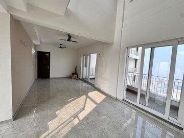Building Lobby in 3 BHK Apartment at BPTP Discovery Park, Sector 80 – for Rent
