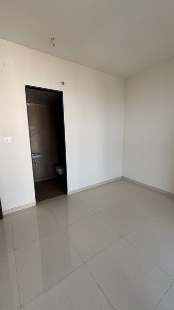 Room in 1 BHK Apartment at Runwal Eirene Phase 2, Balkum Pada – for Sale