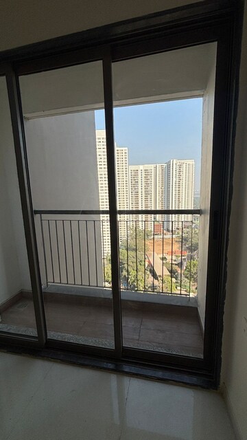 Room in 1 BHK Apartment at Runwal Eirene Phase 2, Balkum Pada – for Sale