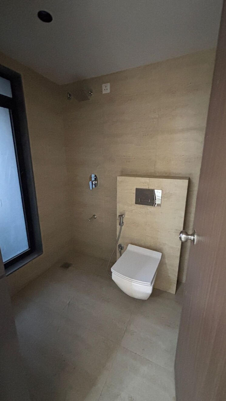 Bathroom, mount-casa 3 Bedroom 922 Sq.Ft. Apartment In Uthalsar Thane 8120549