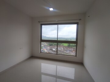 Room in 3 BHK Apartment at Hiranandani Fortune City, New Panvel – for Rent