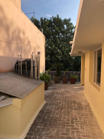 Balcony in 1 BHK Builder Floor at Nizamuddin – for Rent