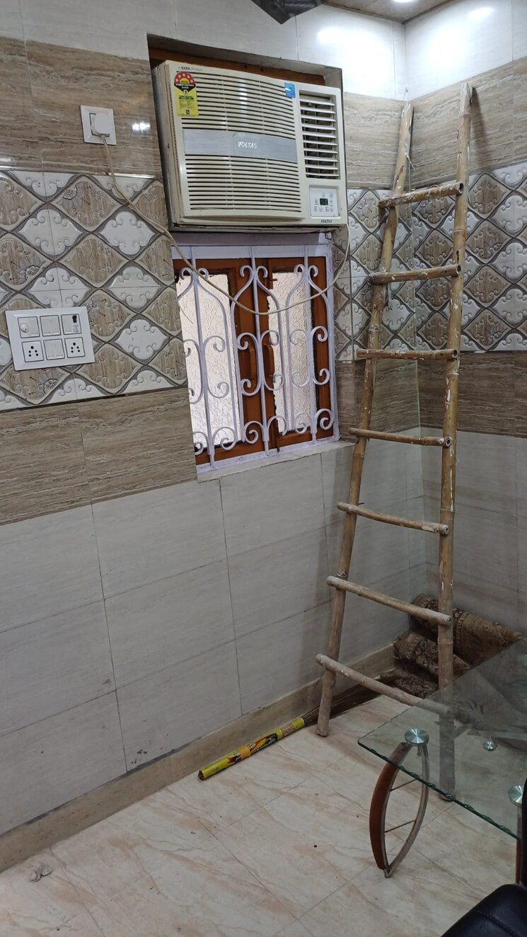 Other, paschim vihar 2 Bedroom 50 Sq.Yd. Apartment In Paschim Vihar Delhi 8120638