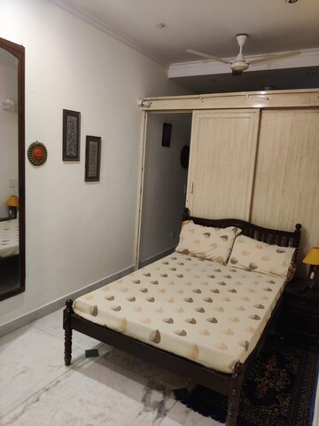 Room in 1 BHK Builder Floor at Nizamuddin – for Rent