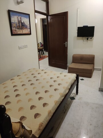 Room in 1 BHK Builder Floor at Nizamuddin – for Rent