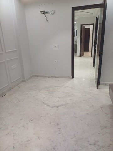 Room in 2.5 BHK Builder Floor at Paschim Vihar – for Rent