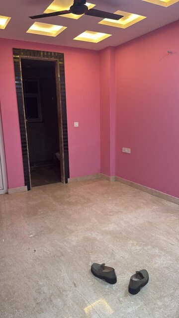Room in 3 BHK Builder Floor at Nizamuddin – for Rent