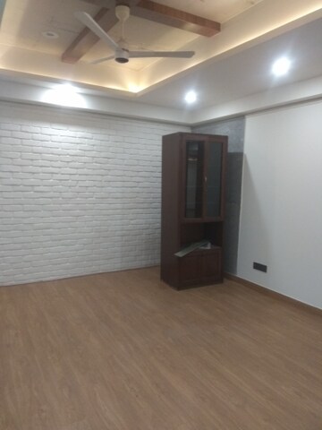 Room in 3 BHK Builder Floor at New Friends Colony – for Rent