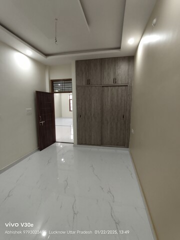 Room in 2 BHK Independent House at Jankipuram Extension – for Sale