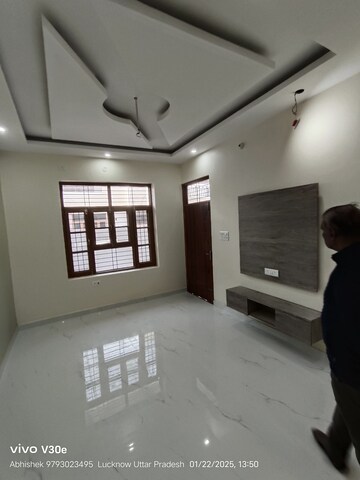 Room in 2 BHK Independent House at Jankipuram Extension – for Sale