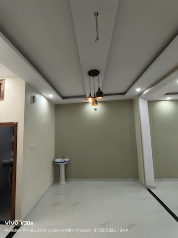Room in 2 BHK Independent House at Jankipuram Extension – for Sale