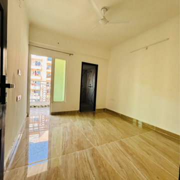 Room in 2 BHK Apartment at Migsun Vilaasa Walk, Eta Ii Greater Noida – for Rent