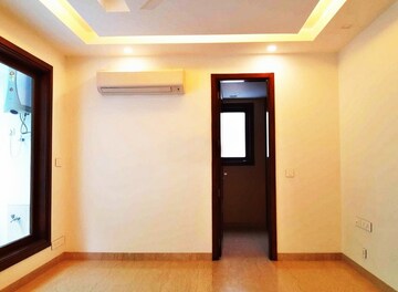 Room in 4 BHK Builder Floor at Panchsheel Park – for Rent