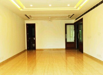 Room in 4 BHK Builder Floor at Panchsheel Park – for Rent