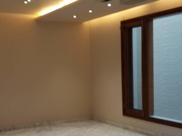 Room in 4 BHK Builder Floor at Panchsheel Park – for Rent