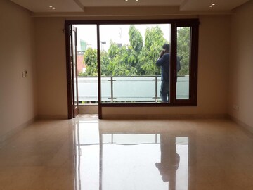 Room in 4 BHK Builder Floor at Panchsheel Park – for Rent
