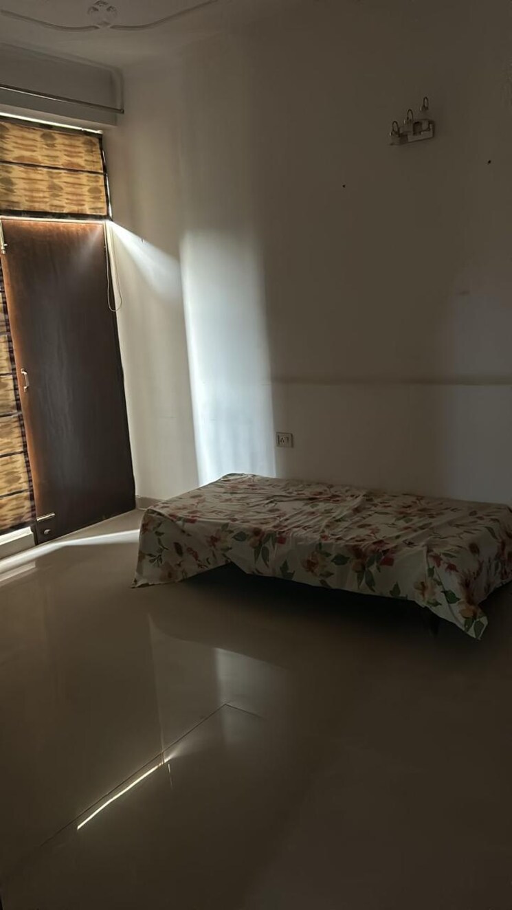 Bedroom, sector 85 3 Bedroom 250 Sq.Yd. Builder Floor In Sector 85 Faridabad 8120841