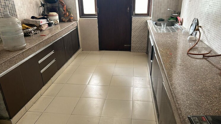 Kitchen, sector 85 3 Bedroom 250 Sq.Yd. Builder Floor In Sector 85 Faridabad 8120841