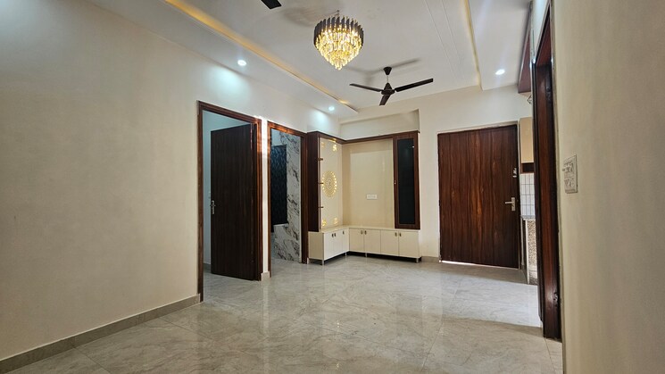 Room, peer mucchalla 3 Bedroom 110 Sq.Yd. Builder Floor In Peer Mucchalla Zirakpur 8120900