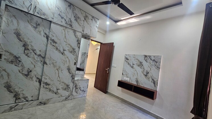 Room, peer mucchalla 3 Bedroom 110 Sq.Yd. Builder Floor In Peer Mucchalla Zirakpur 8120900