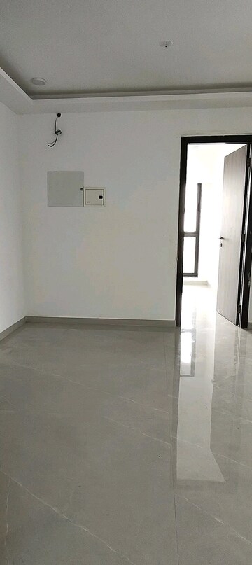 Room in 1 BHK Apartment at L&T Emerald Isle, Powai – for Rent