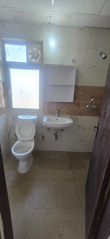 Bathroom in 3 BHK Apartment at Amrapali Riverview, Amrapali Leisure Valley – for Rent