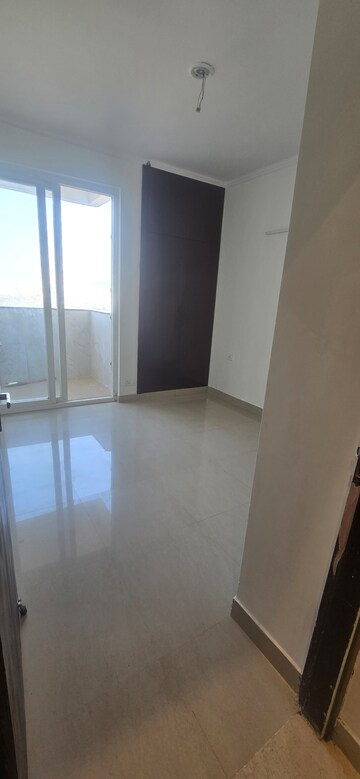 Room in 3 BHK Apartment at Amrapali Riverview, Amrapali Leisure Valley – for Rent