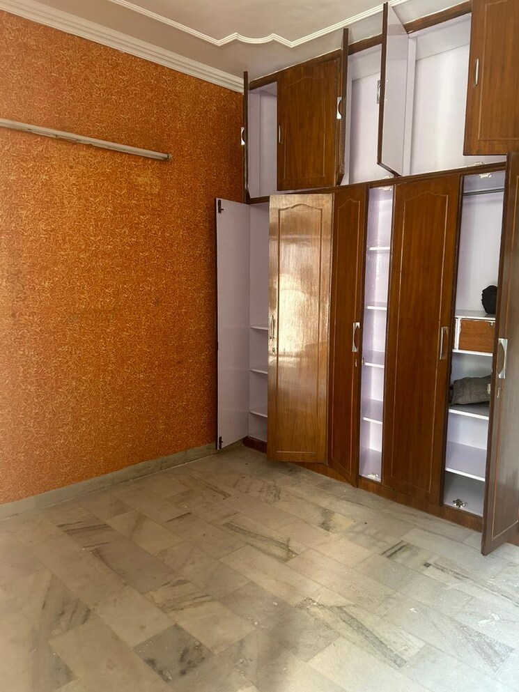 Room, sector 44 6+ Bedroom 2250 Sq.Ft. Independent House In Sector 44 Chandigarh 8121050