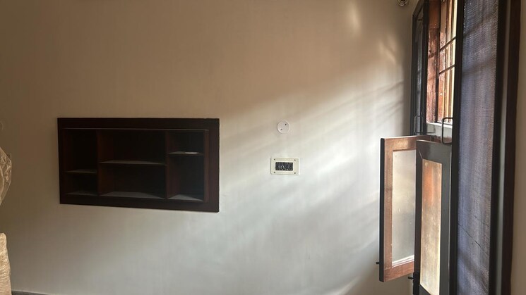 Room, sector 44 6+ Bedroom 2250 Sq.Ft. Independent House In Sector 44 Chandigarh 8121050