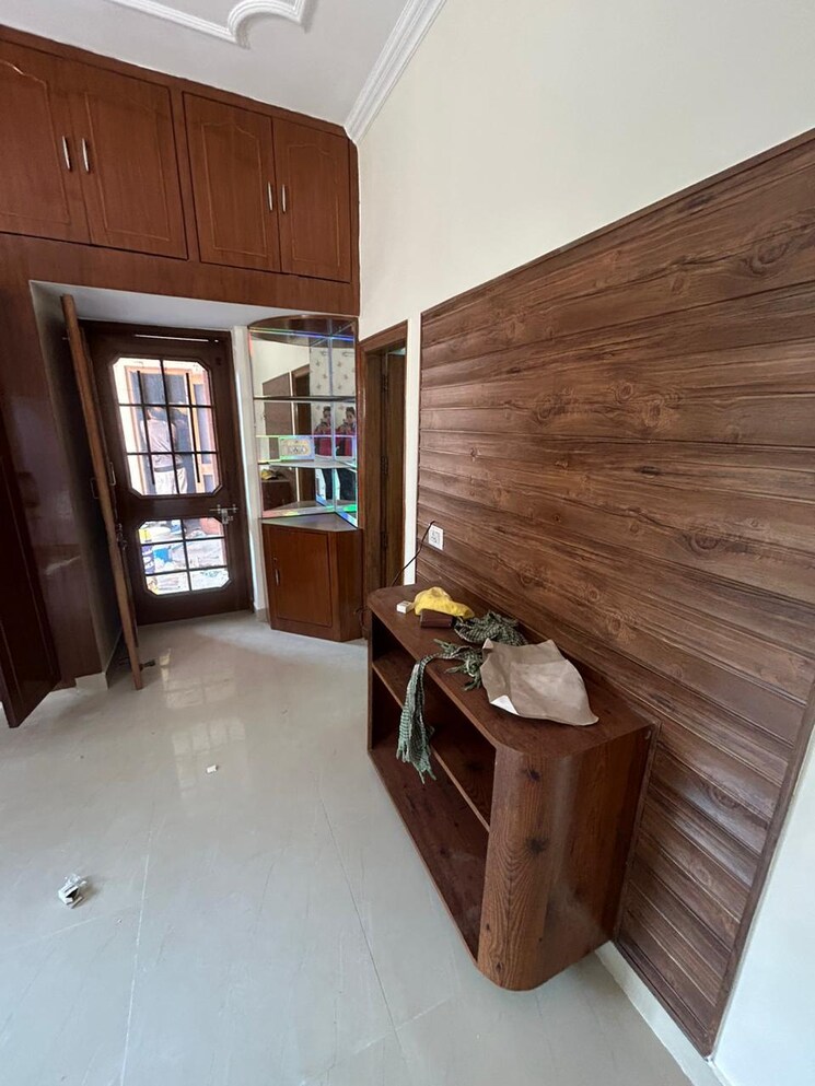  Parking, sector 44 6+ Bedroom 2250 Sq.Ft. Independent House In Sector 44 Chandigarh 8121050