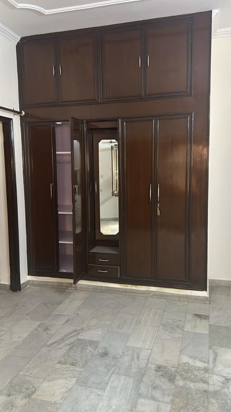 undefined, sector 44 6+ Bedroom 2250 Sq.Ft. Independent House In Sector 44 Chandigarh 8121050