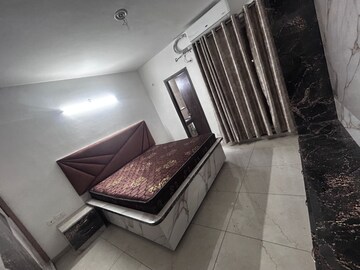 Furnished Amenities in 3.5 BHK Apartment at Rishita Manhattan, Gomti Nagar – for Rent