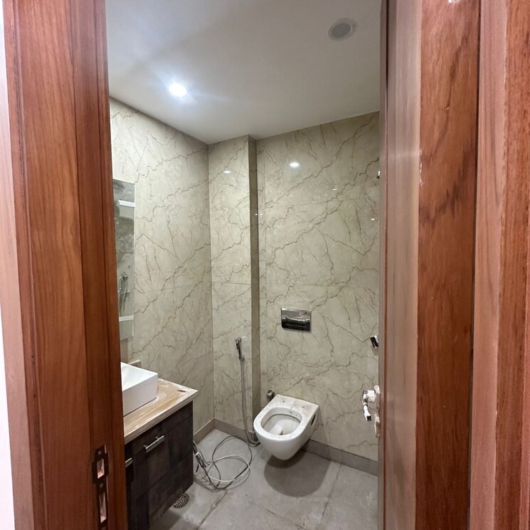 Attached Bathroom, lajpat nagar i 2 Bedroom 900 Sq.Ft. Builder Floor In Lajpat Nagar I Delhi 8121096
