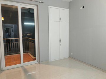 Room in 2 BHK Apartment at Supertech Hues, Sector 68 – for Rent