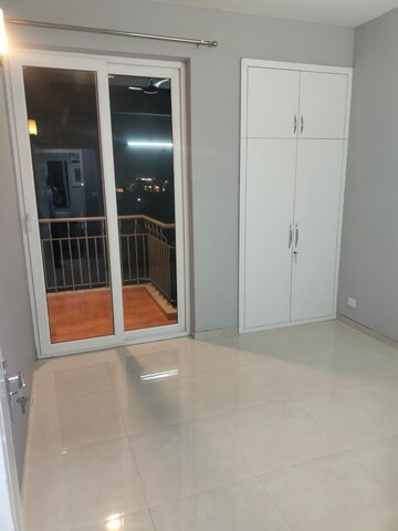 Room in 2 BHK Apartment at Supertech Hues, Sector 68 – for Rent
