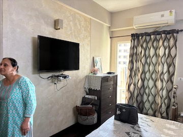 Master Bedroom in 2.5 BHK Apartment at Mahagun Moderne, Sector 78 – for Rent