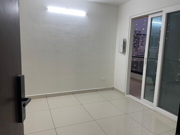 Room in 3 BHK Apartment at Paradigm Business Hermitage Park, Dhakoli Village – for Rent