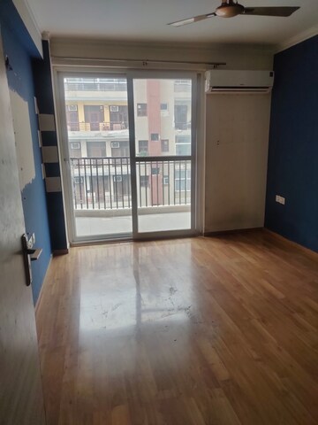 Room in 3 BHK Apartment at Paradigm Business Hermitage Park, Dhakoli Village – for Rent
