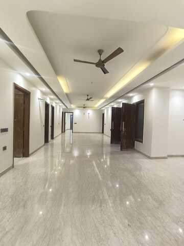 Room in 4 BHK Builder Floor at Srishti Greenfield Homes, Green Fields Colony – for Sale
