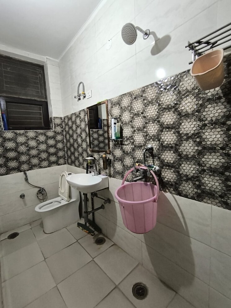 Master Bedroom, srishti-greenfield-homes 2 Bedroom 950 Sq.Ft. Builder Floor In Green Fields Colony Faridabad 8121301