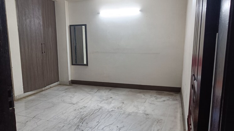 Room, chattarpur 3 Bedroom 900 Sq.Ft. Apartment In Chattarpur Delhi 8121355