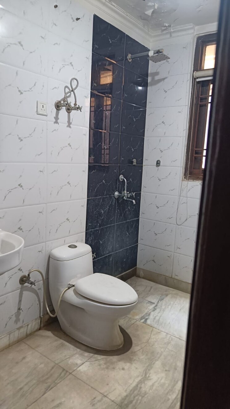 Bathroom, chattarpur 3 Bedroom 900 Sq.Ft. Apartment In Chattarpur Delhi 8121355