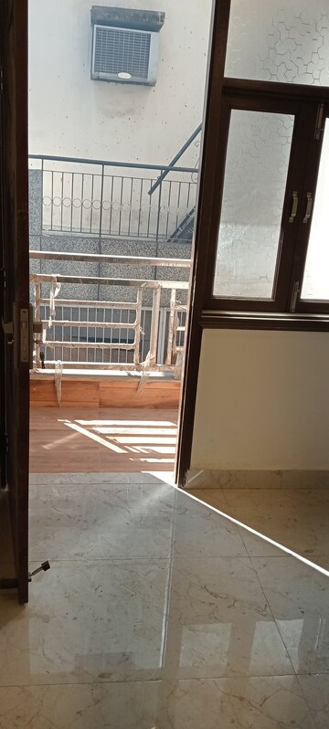 Room in 2 BHK Builder Floor at Govindpuri – for Rent