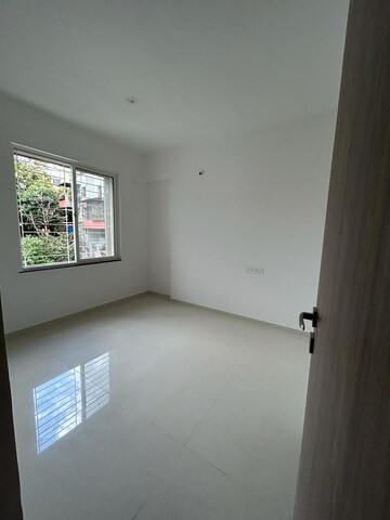 Room in 2 BHK Apartment at Lohia Unicus C Wing, Bavdhan – for Rent