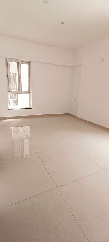 Room in 3 BHK Apartment at Lohia Jain Vallonia Apartments, Bavdhan – for Rent