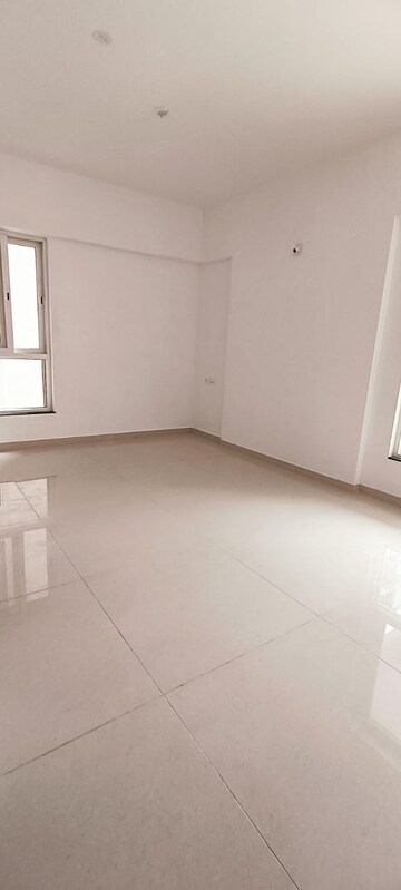 Room in 3 BHK Apartment at Lohia Jain Vallonia Apartments, Bavdhan – for Rent