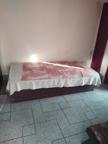 Bedroom in 1 RK Villa at Wazirganj – for Rent