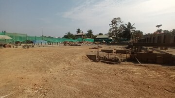 Plot Area in  Land at Maradu – for Rent