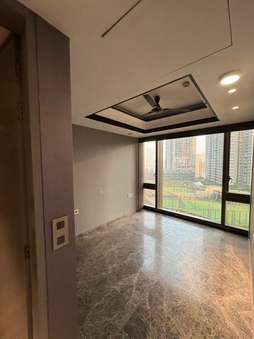 Room in 4 BHK Apartment at Lodha Trump Tower, Worli – for Rent